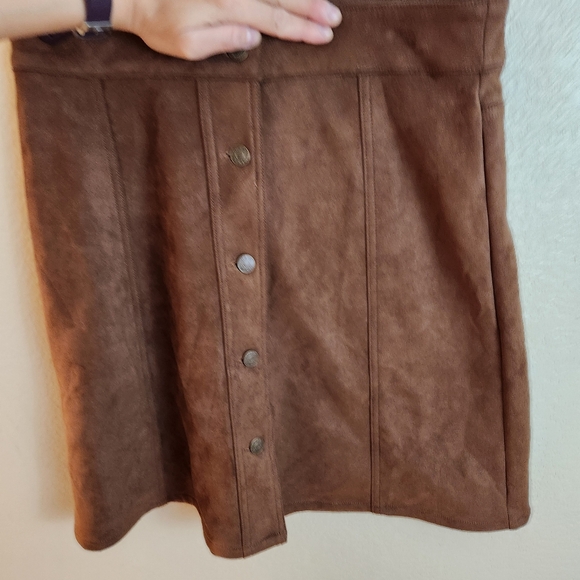 CHAPS Brown Suede Front Button A Line Skirt Western Boho Skirt Size 6 - Picture 3 of 6